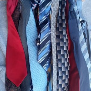 17 mens silk ties lot Mossimo,donald trump,haines&bonner etc